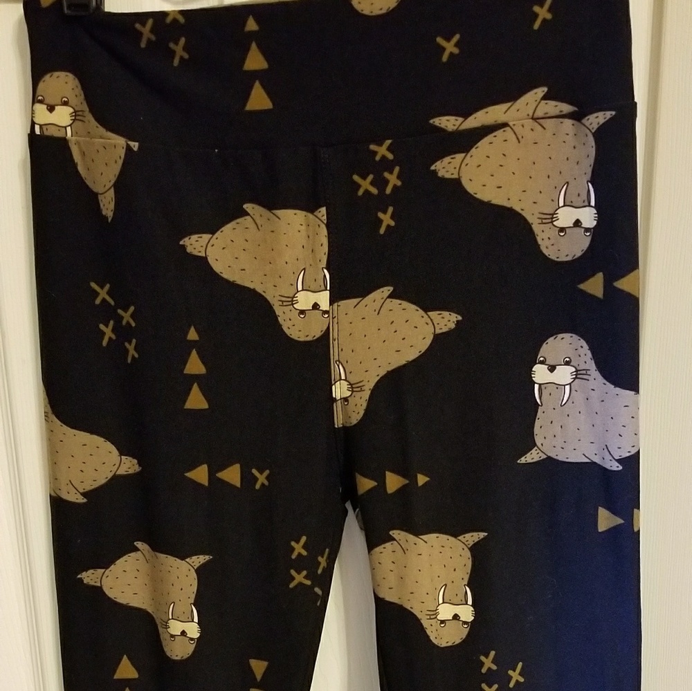 Lularoe OS walrus leggings